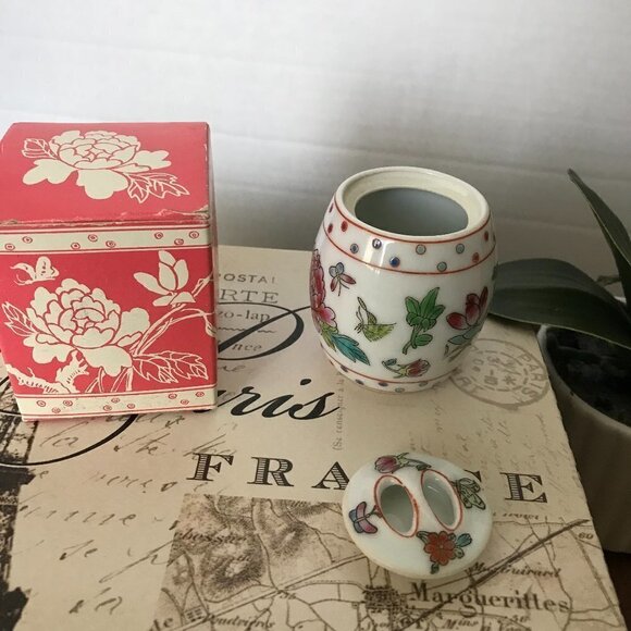 Vintage World Porcelain Ginger from Lillian Vernon - Picture 6 of 9